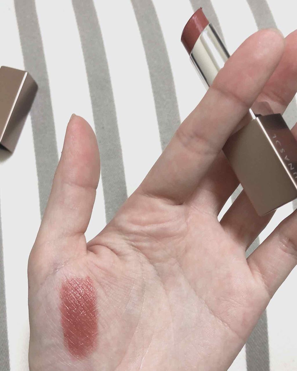 エアリーグロウ リップス/LUNASOL/口紅を使ったクチコミ（2枚目）