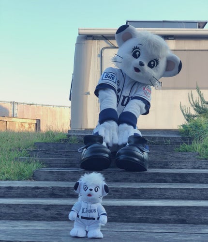 らいな🦁リムるならフォローしないで on LIPS 「#ラメ博覧会ラメ、好きなので色々持ってはいるんですよでもね…忙..」(1枚目)