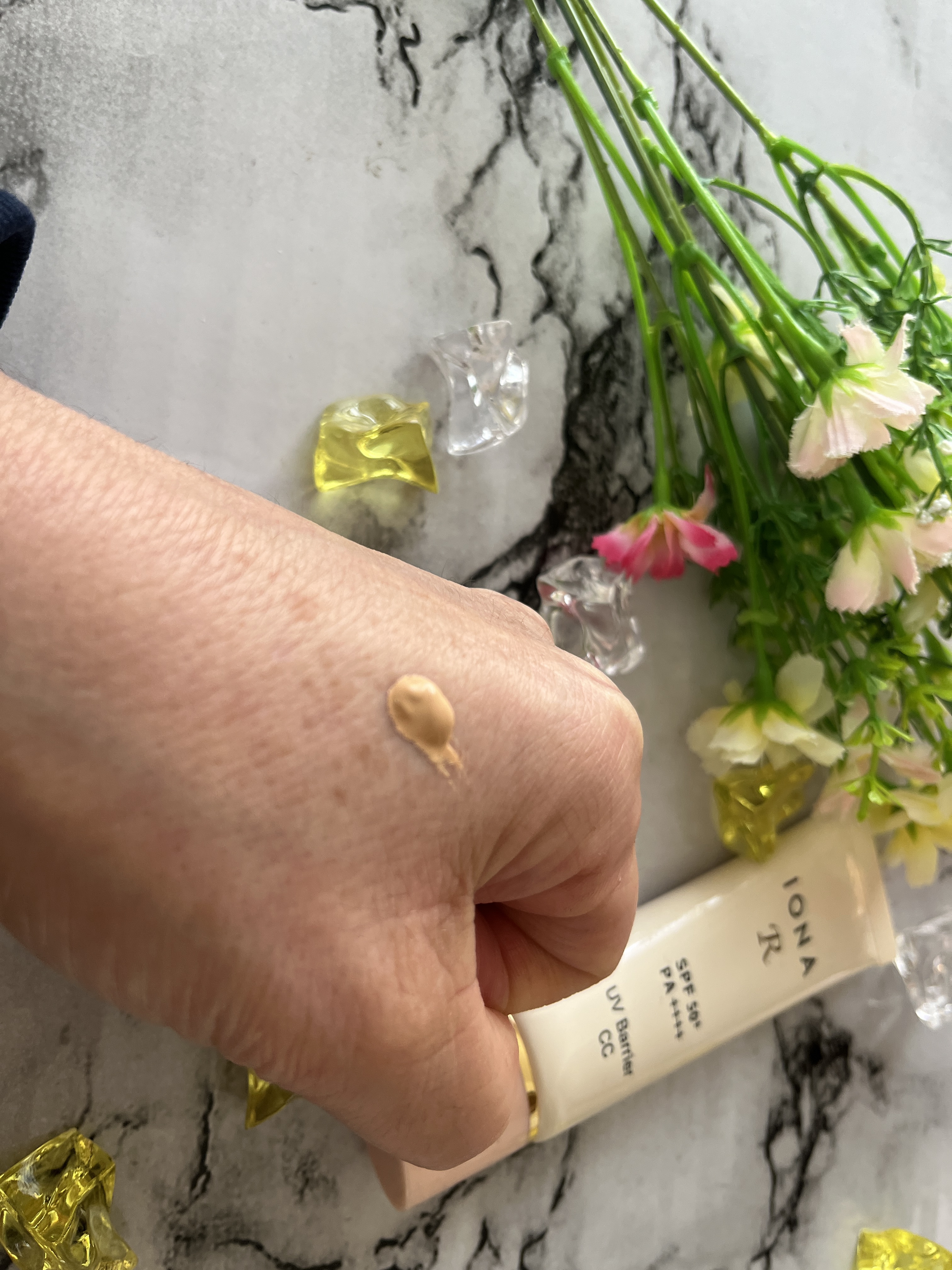 イオナR UVバリアCC/IONA/日焼け止めクリームを使ったクチコミ（3枚目）