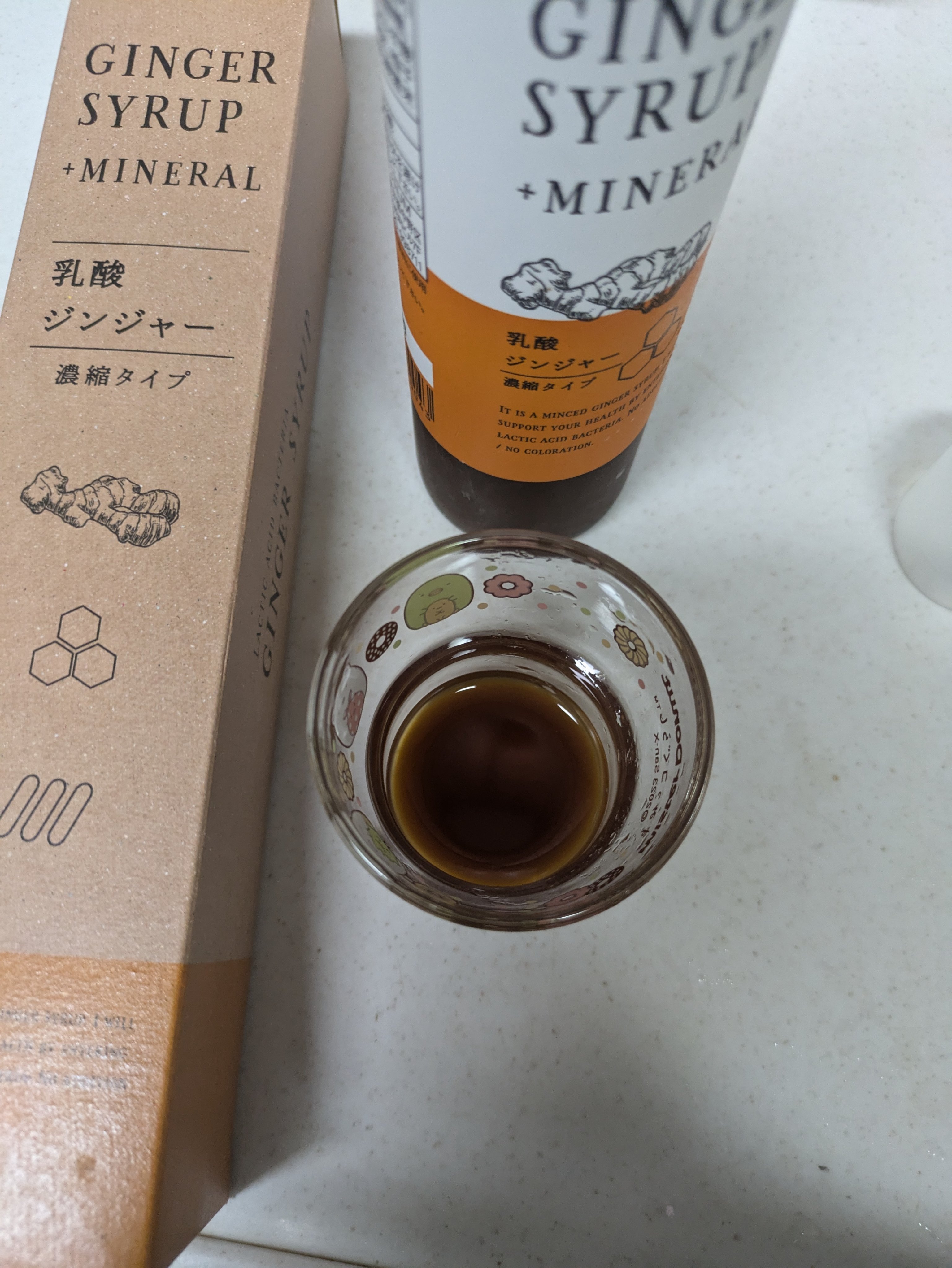 乳酸ジンジャー

/ジェイイーエス

菌活、生姜の力でもっときれいに。
ショウガオール、乳酸菌、36種のミネラルが含まれてます。

でも、かなり、辛い！！
辛味がつよくて、水や炭酸で割っても辛い…だから私は牛乳。
牛乳でわると甘味も感じられ