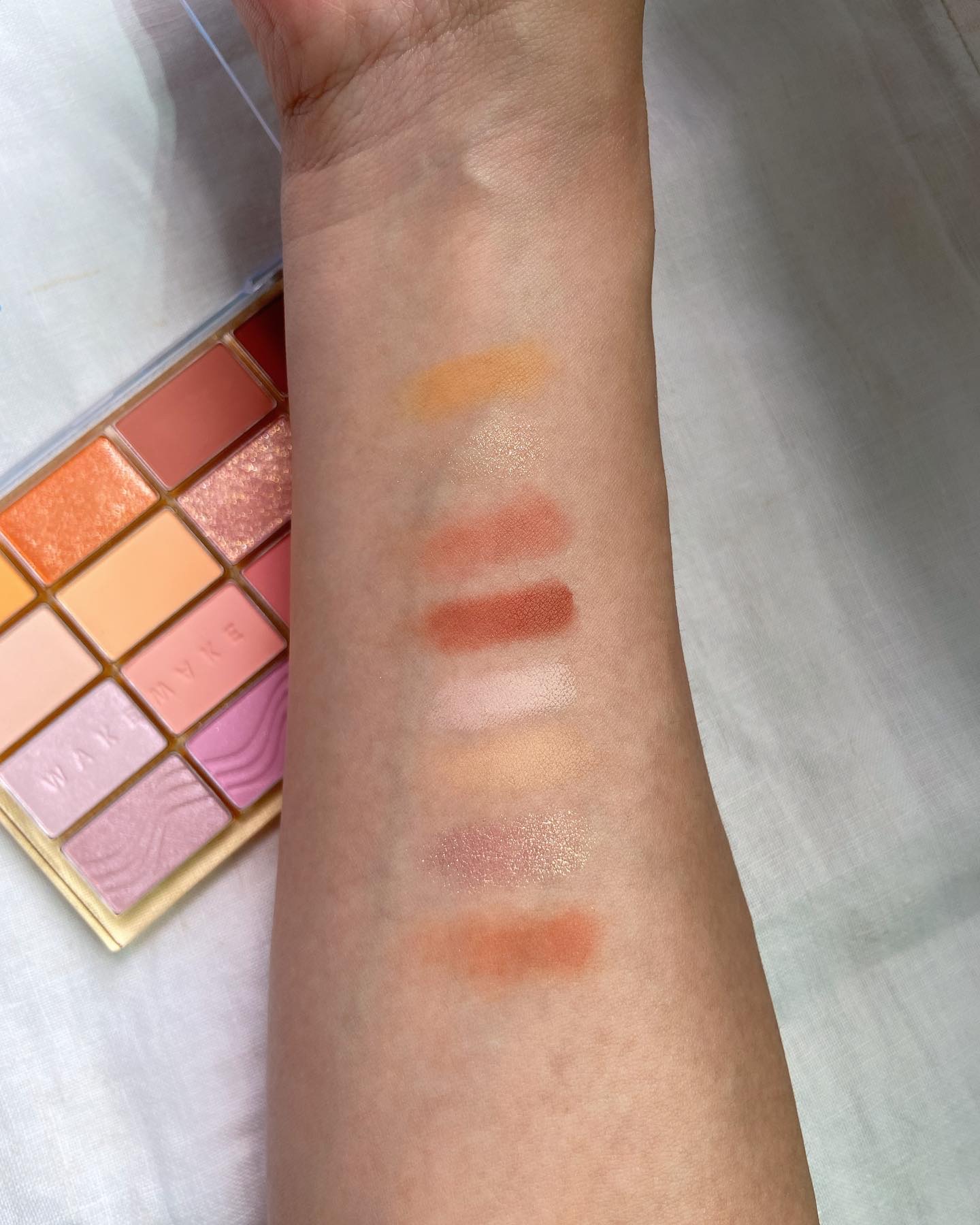 ソフトブラーリングアイパレット/wakemake/アイシャドウパレットを使ったクチコミ（3枚目）