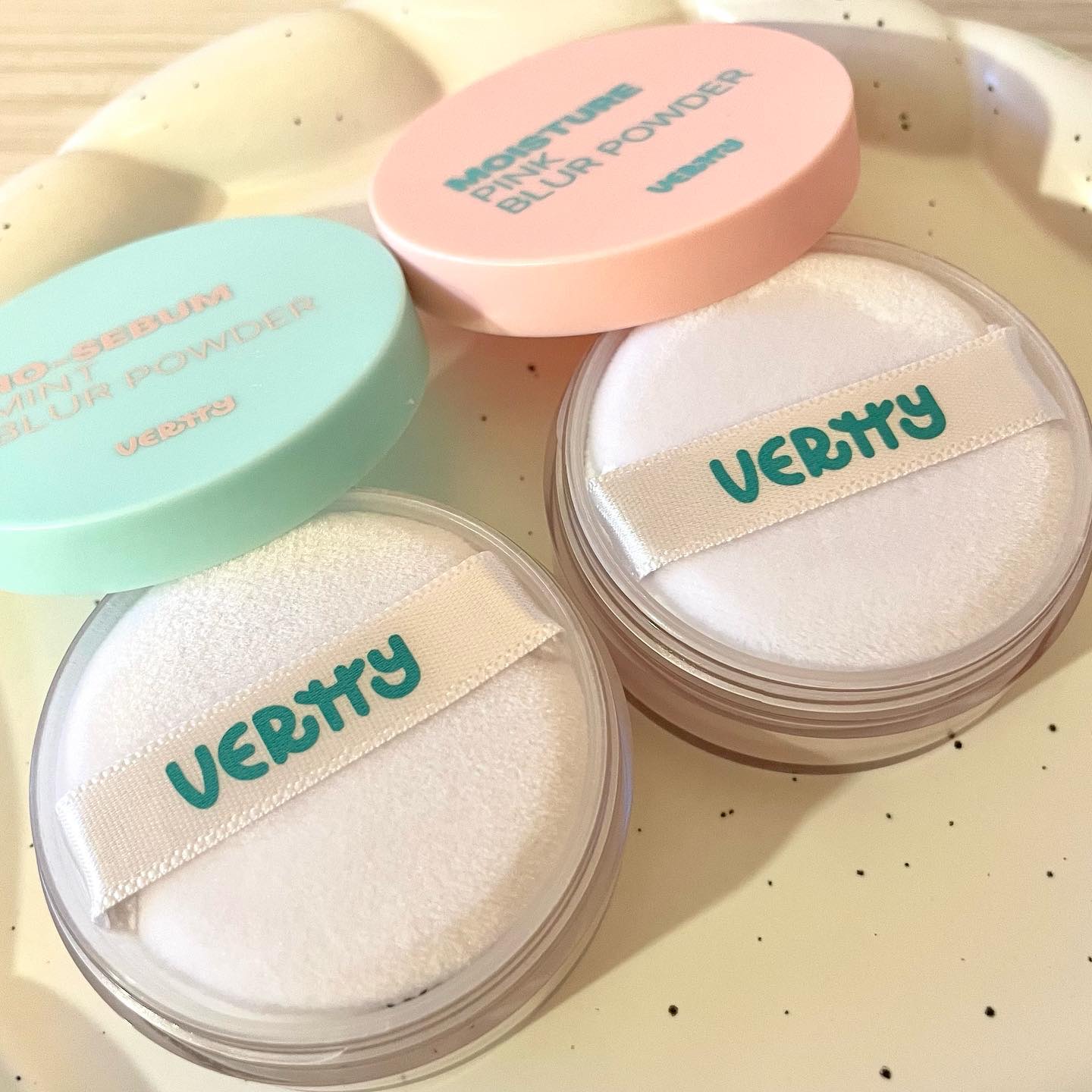 モイスチャーピンクブラーパウダー/Vertty/ルースパウダーを使ったクチコミ（2枚目）