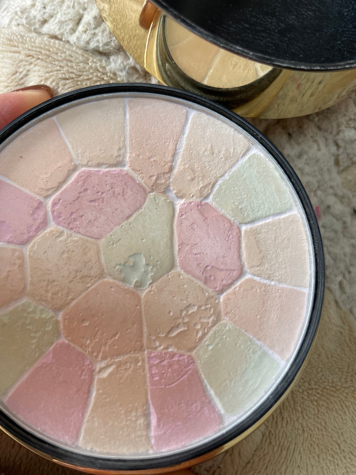 エレガンス ラ プードル オートニュアンス リクスィーズ/Elégance/プレストパウダーを使ったクチコミ(2枚目)