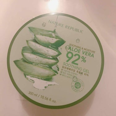 naturerepublic のsoothing gel💚

韓国購入品その2です！

梨大のショップに大量に積んであって、これなんですか？(日本語でw)ってショップのお姉さんに聞いたら

「これ、全身