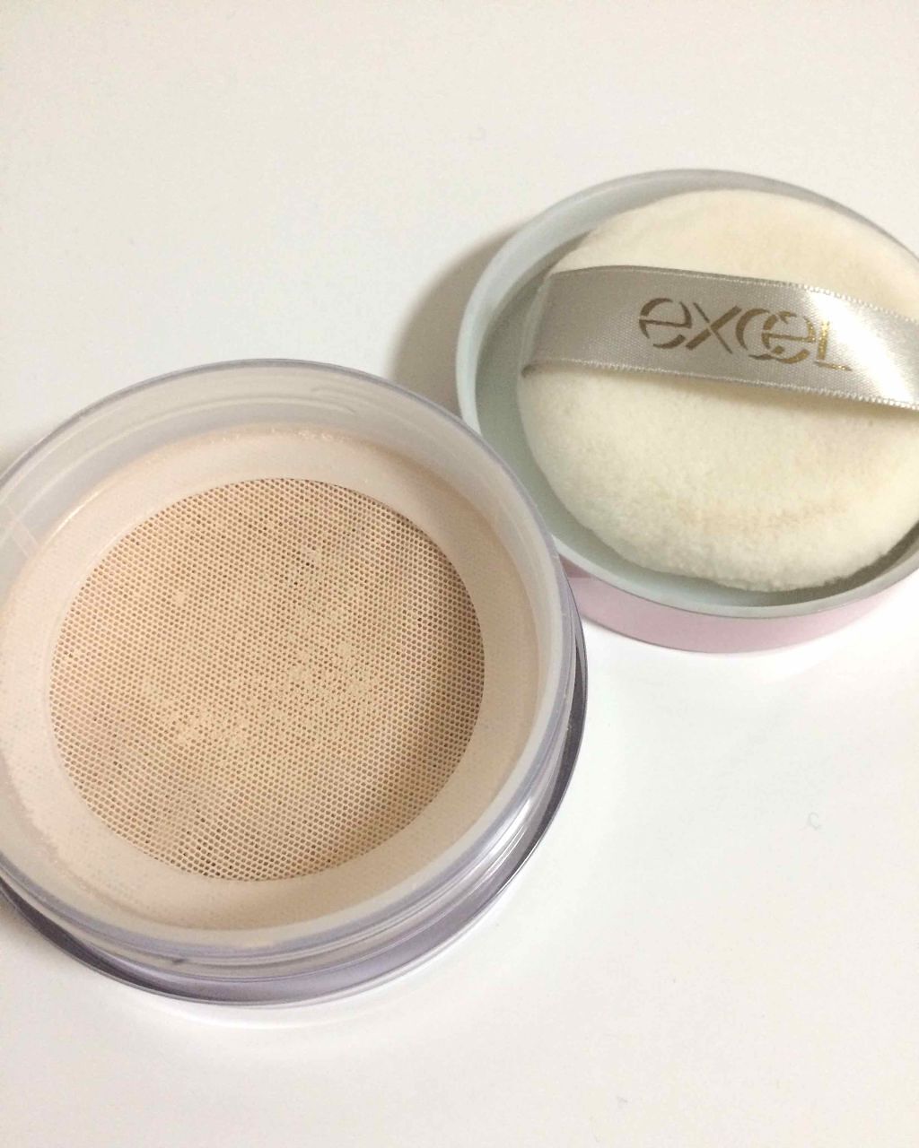 エクストラリッチパウダー 01 ピーチベージュ/excel/ルースパウダーを使ったクチコミ（2枚目）