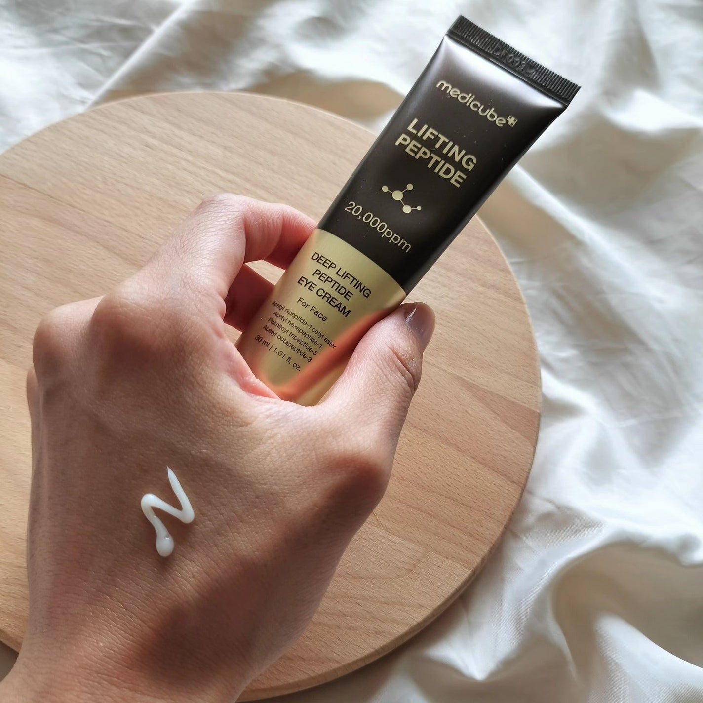 ディープリフティングアイクリーム/MEDICUBE/その他スキンケアを使ったクチコミ(1枚目)