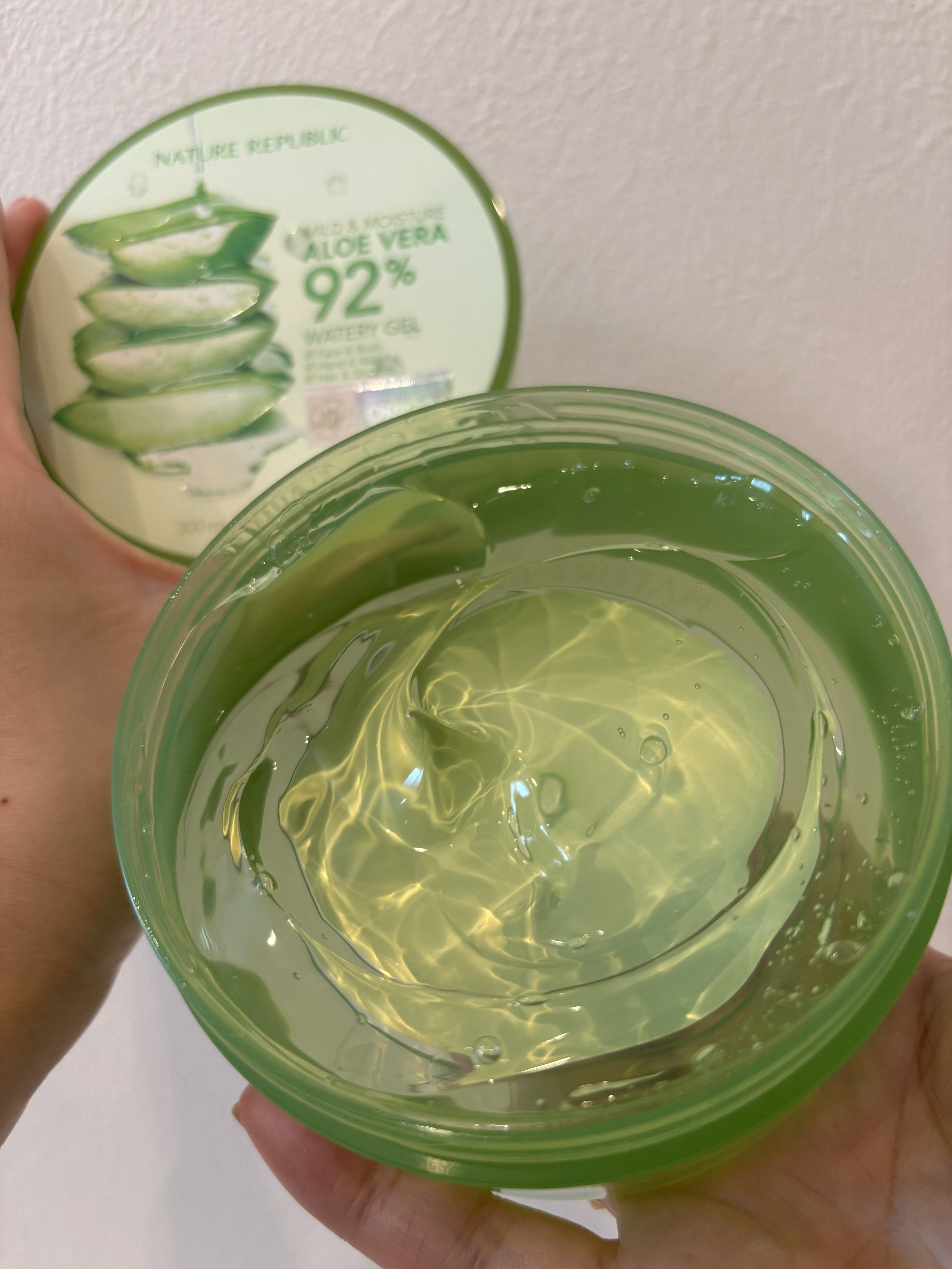 マイルド＆モイスチャーアロエジェル/ネイチャーリパブリック/ボディローションを使ったクチコミ（2枚目）