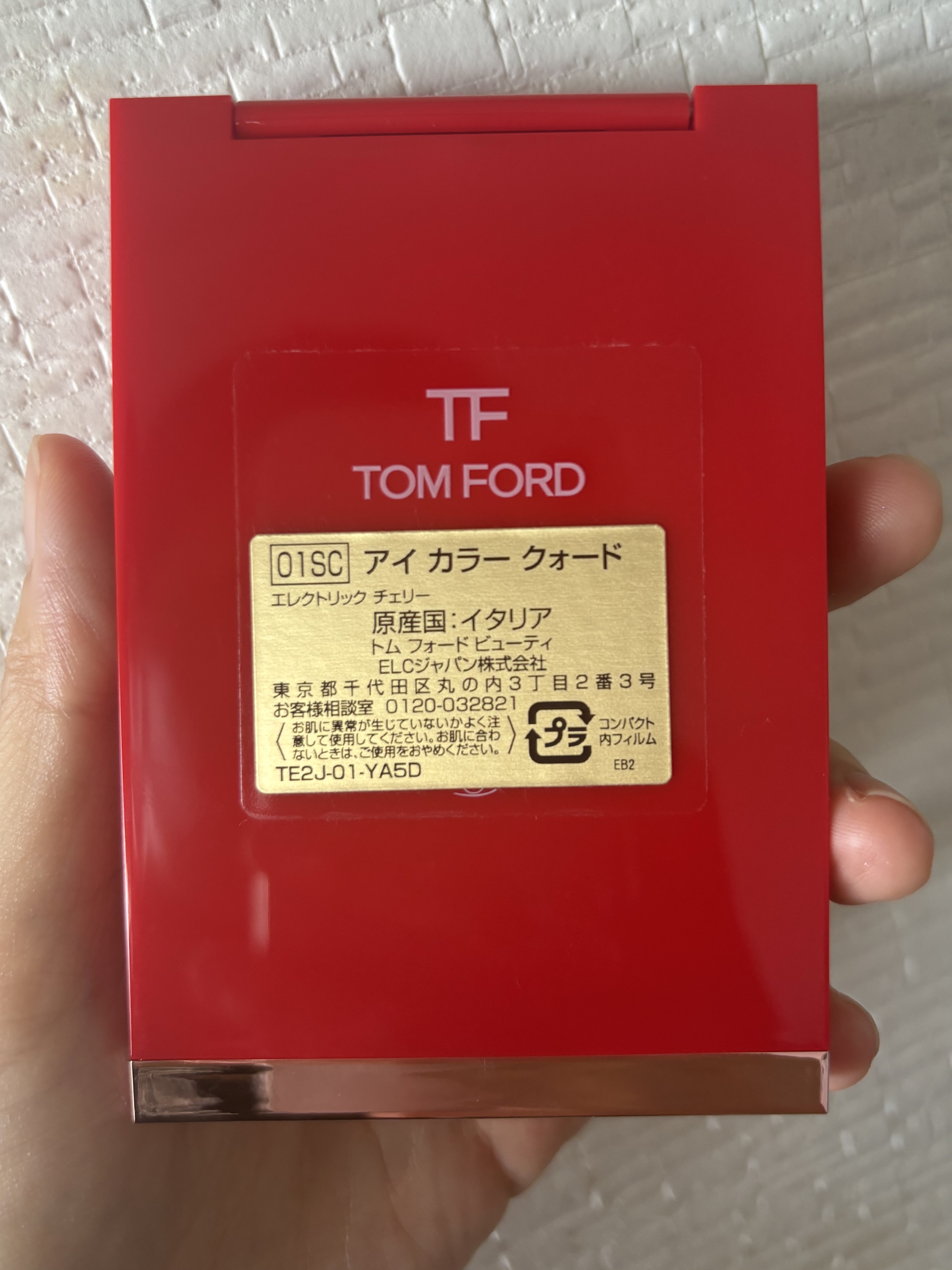 アイ カラー クォード 01SC エレクトリック チェリー (限定色)/TOM FORD BEAUTY/アイシャドウパレットを使ったクチコミ（2枚目）
