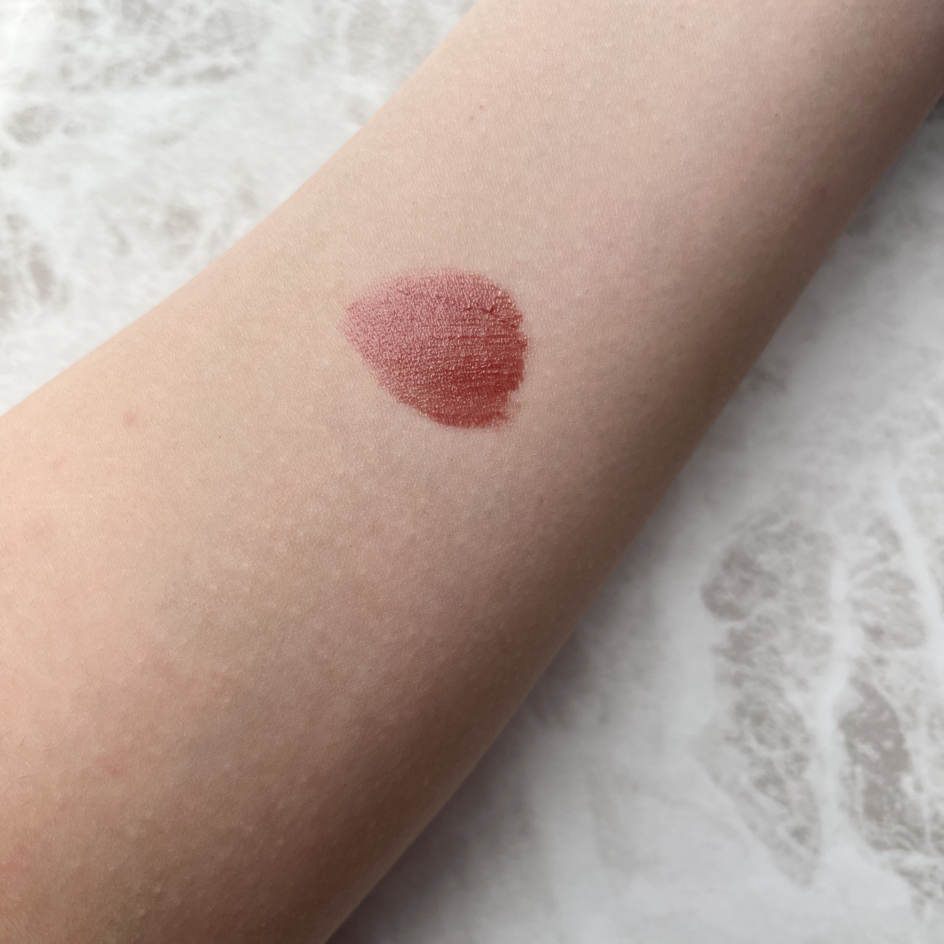 デューイフィルムティント 01 ひとくせフィグ/CipiCipi/リップティントを使ったクチコミ（2枚目）