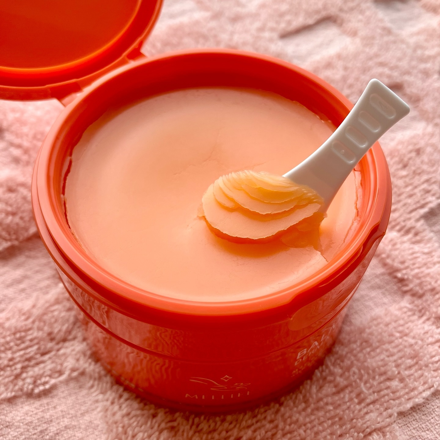 .
MELLIFE
BALM CLEANSE
darma clear

＊＊＊

💡ビタミンACEクレンジングバーム
💡マツエクokでW洗顔不要
💡毛穴ケア&37種の美容成分でハリ肌へ

とろけかた、半端ない！
以前使用した、ブラック