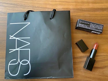 オーデイシャスリップスティック 9477/NARS/口紅を使ったクチコミ（2枚目）