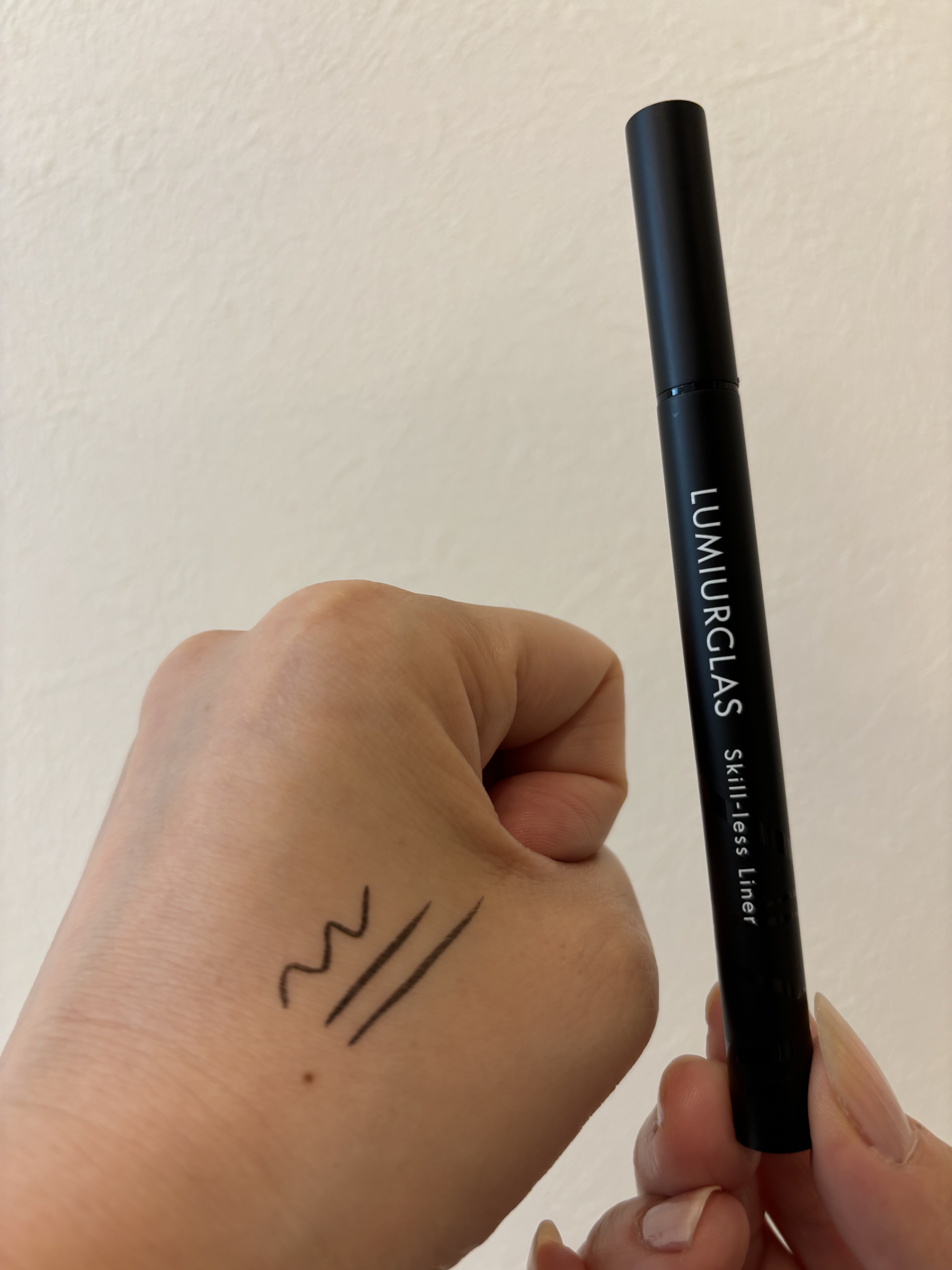 スキルレスライナー/LUMIURGLAS/リキッドアイライナーを使ったクチコミ（3枚目）