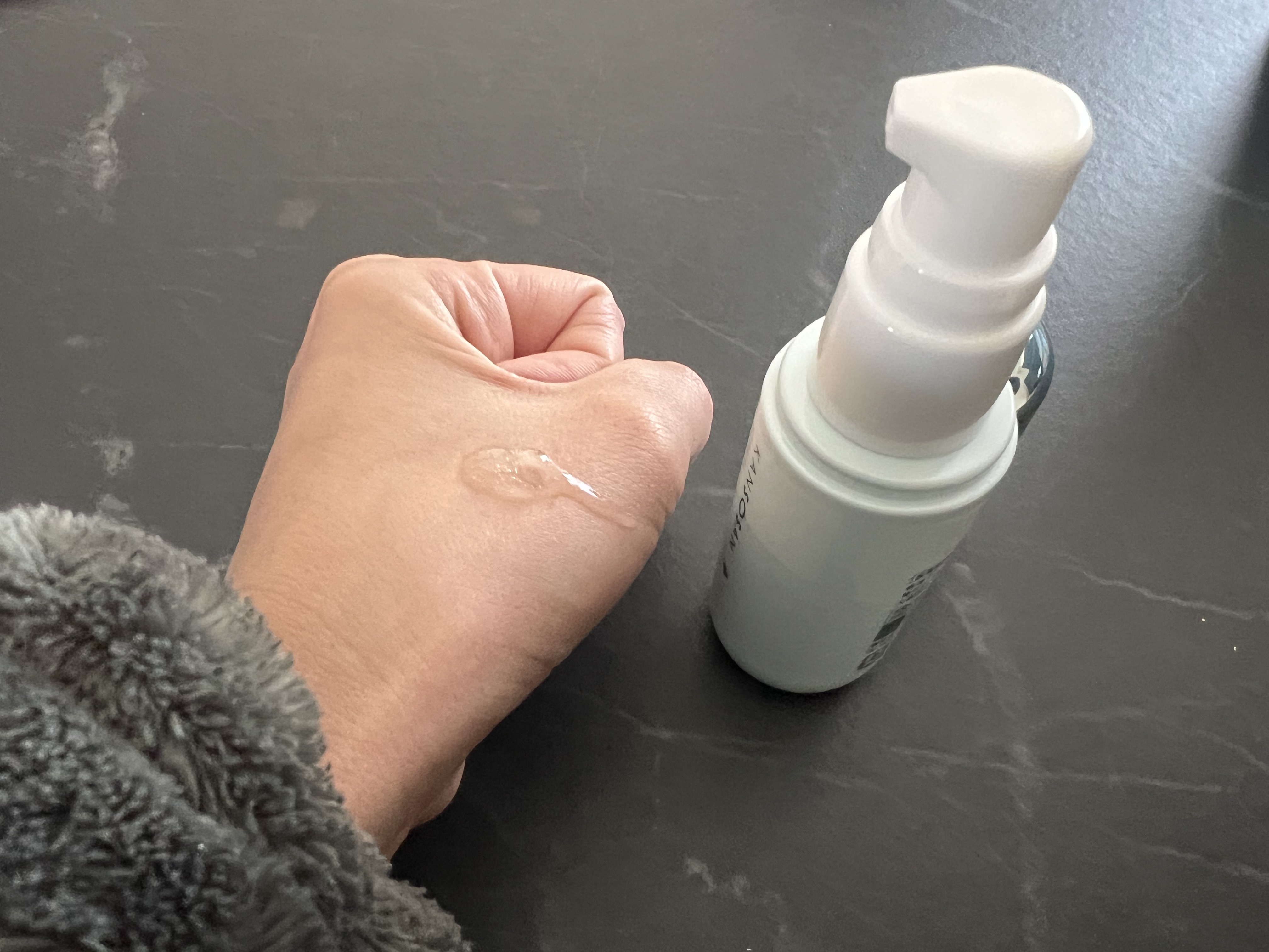 乾燥さん 薬用水分力ブライトニングエッセンス【医薬部外品】/乾燥さん/美容液を使ったクチコミ（3枚目）