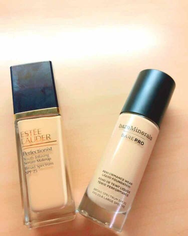 私の大好きなリキッドファンデーション😍
bareMineralsとエスティローダ❤️❤️❤️
カバー力もあり塗ったあとお肌もするするになり落ちにくい！暑い夏に最適なファンデーションです♡
#baremi