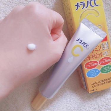 


保湿しながらシミ対策！



💛メンソレータム メラノCC 薬用しみ対策 保湿クリーム



リニューアル前に使用したことがあったので
久しぶりに使ってみようと思い購入しました。



こっくりしたテクスチャーですが伸びがよく少量でも
しっかり保湿力があります。
塗ったあともベタつかないのでとても良いです🥰



メラニン生成を抑制をするビタミンＣ誘導体と
血行促進効果が期待されるビタミンE誘導体が
肌のターンオーバーを整えて肌の奥までしっかり浸透させて
透明感のある肌に導いてくれるそうです✨





最近いつも使っていた化粧水が急に合わなくなり
蕁麻疹が出てしまったのでしばらくは
安心して使えるものをしっかり選んで使いたいと思います。



体調崩していたので免疫力が下がっているのが原因だと思うので免疫力もしっかり上げていきます💪🔥🔥🔥




 #リピアイテム#ドラコス最強コスメ#美白#スキンケアの画像 その2