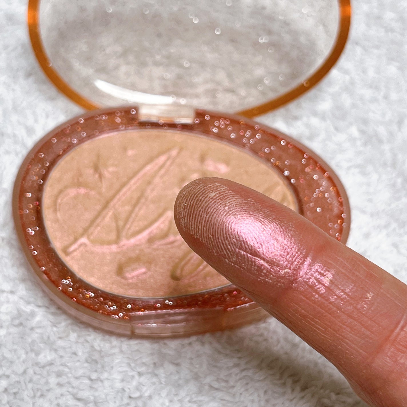 フィー グリッツストーンハイライター/fwee/パウダーハイライトを使ったクチコミ(3枚目)