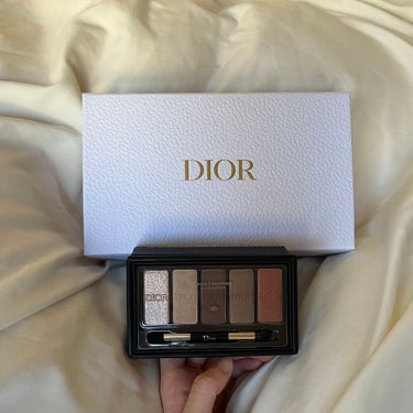 【Dior】　エクラン クチュール アイ パレット

・捨て色がない！
・発色も良い！
・素敵すぎるパッケージ

特に私は1番右のオレンジぽい色がお気に入り🍊🧡
ちょっと大きいから持ち運びには不便かもし