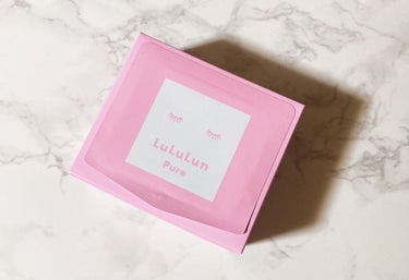 ルルルンルルルンピュア ピンク バランス

可愛いピンクのパッケージのパック、
LIPS様を通してルルルン様から頂きました🎁！

外箱が紙製、上の蓋の部分も硬いプラスチック
じゃなくて、ビニール？みたい
