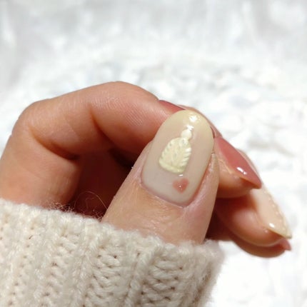 ミルクティ on LIPS 「✴✴#冬も終わりですが😆#ニットネイル🧶✴エセクの羽根ペンブラ..」(6枚目)