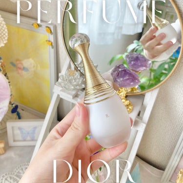 Diorのご褒美に買ったDiorのジャドール パルファン ドー

甘さと爽やかさのある大人の女性の香り

ジャスミンのフローラルな香りが優しく漂います

刻印サービスもしてみたよ♡
とっても可愛い♡

