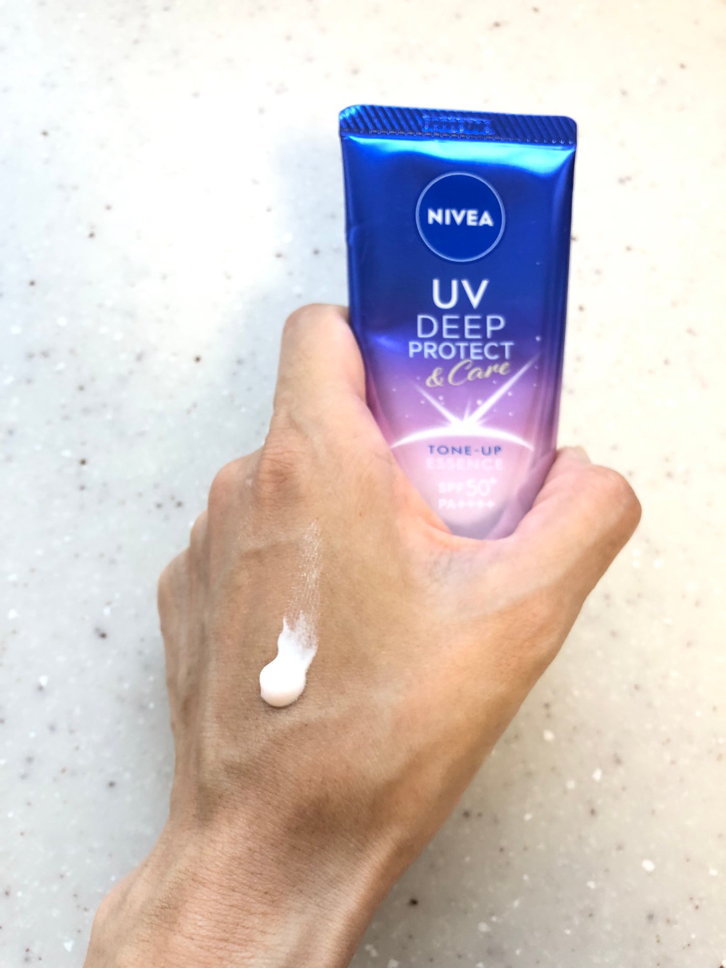 ニベアUV ディープ プロテクト&ケア トーンアップ エッセンス/ニベア/日焼け止めローションを使ったクチコミ(2枚目)