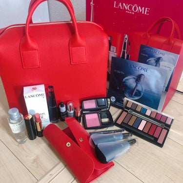 LANCOME ビューティーボックス (クリスマスコフレ 2018)のクチコミ「先行発売でLANCOMEのコフレを
購入していたので投稿します🙌

目玉のアイシャドウのパッケ.....」（1枚目）