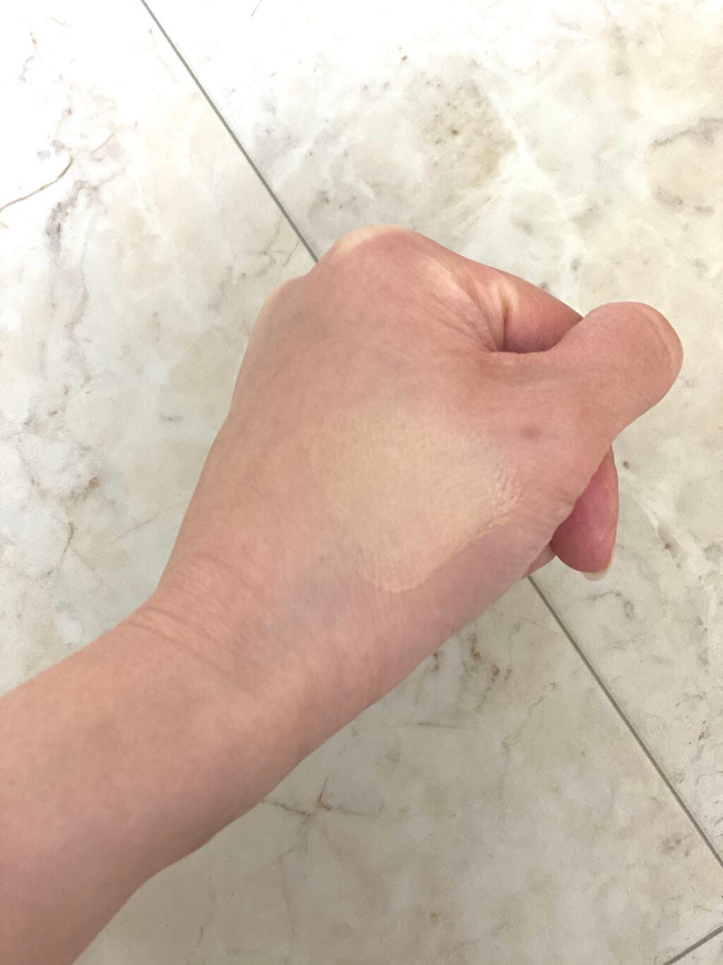 えみり on LIPS 「私が毎日使っているccクリーム!!diorのやつです^^値段は..」(4枚目)