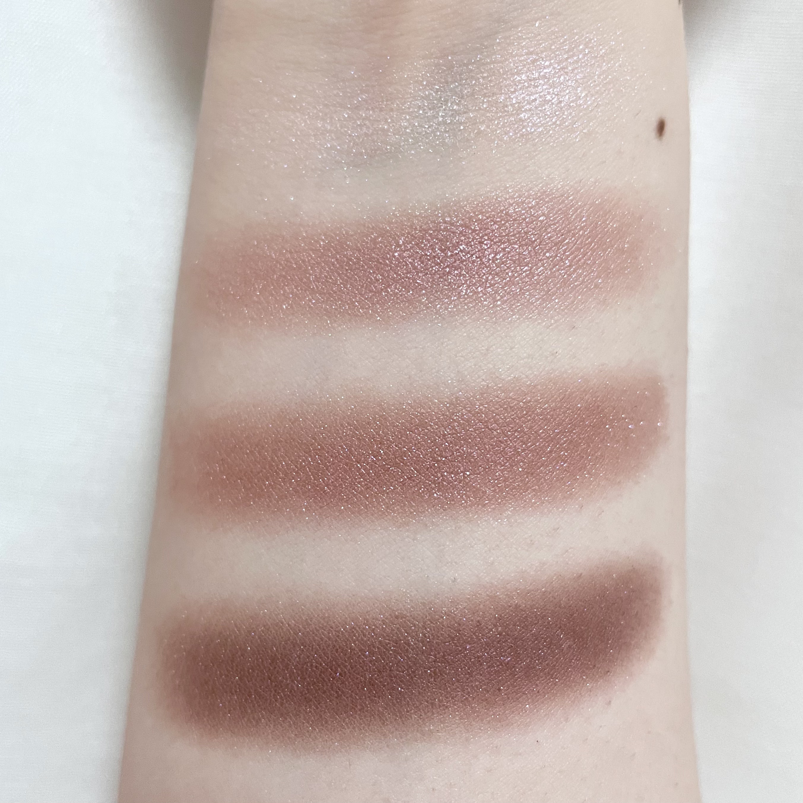 excel スキニーリッチシャドウのクチコミ「\ブルベさん必見/

今回はブルベさん向けのブラウンシャドウを紹介します！

ෆ‪┈┈┈┈┈┈.....」（2枚目）