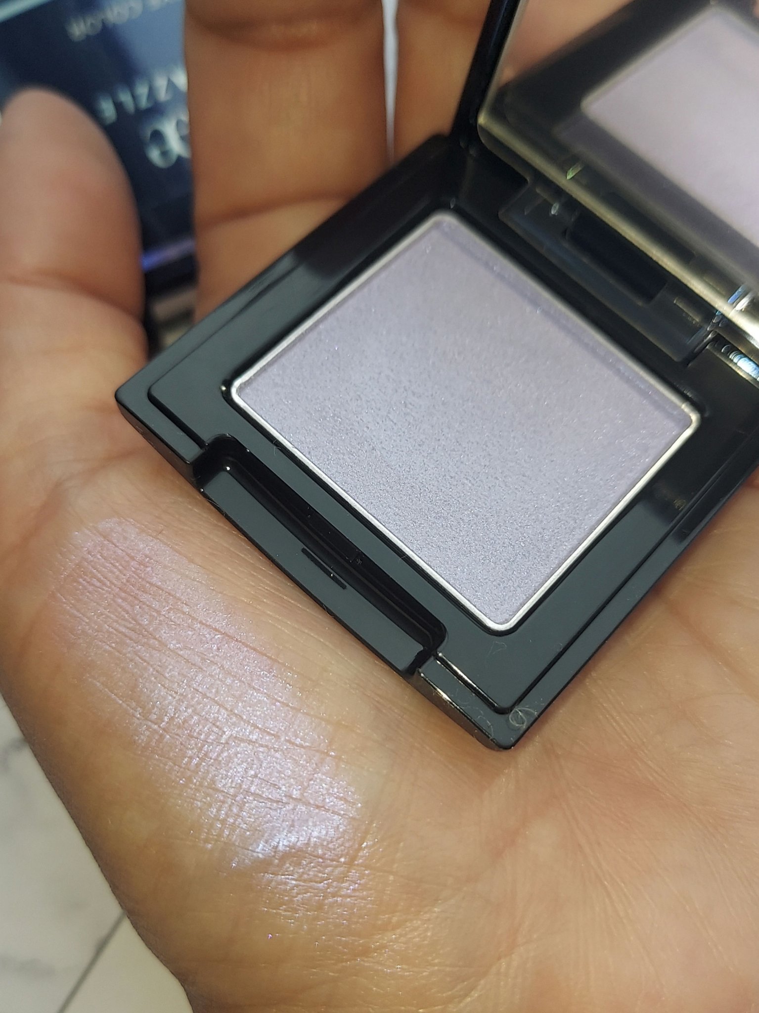 ラズル アイカラー/エレガンス ラズル /単色アイシャドウを使ったクチコミ（3枚目）