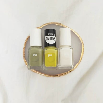 あちゃみん on LIPS 「3月8日のミモザの日と知りミモザカラーの配色ネイルをしてみまし..」(4枚目)