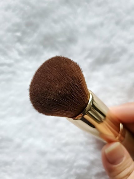 ONLY MINERALS 薬用ホワイトニングファンデーションのクチコミ「つけているだけで美白ケア。
シミをカバーして透明感のある肌へ。
◆ONLY MINERALS.....」(3枚目)