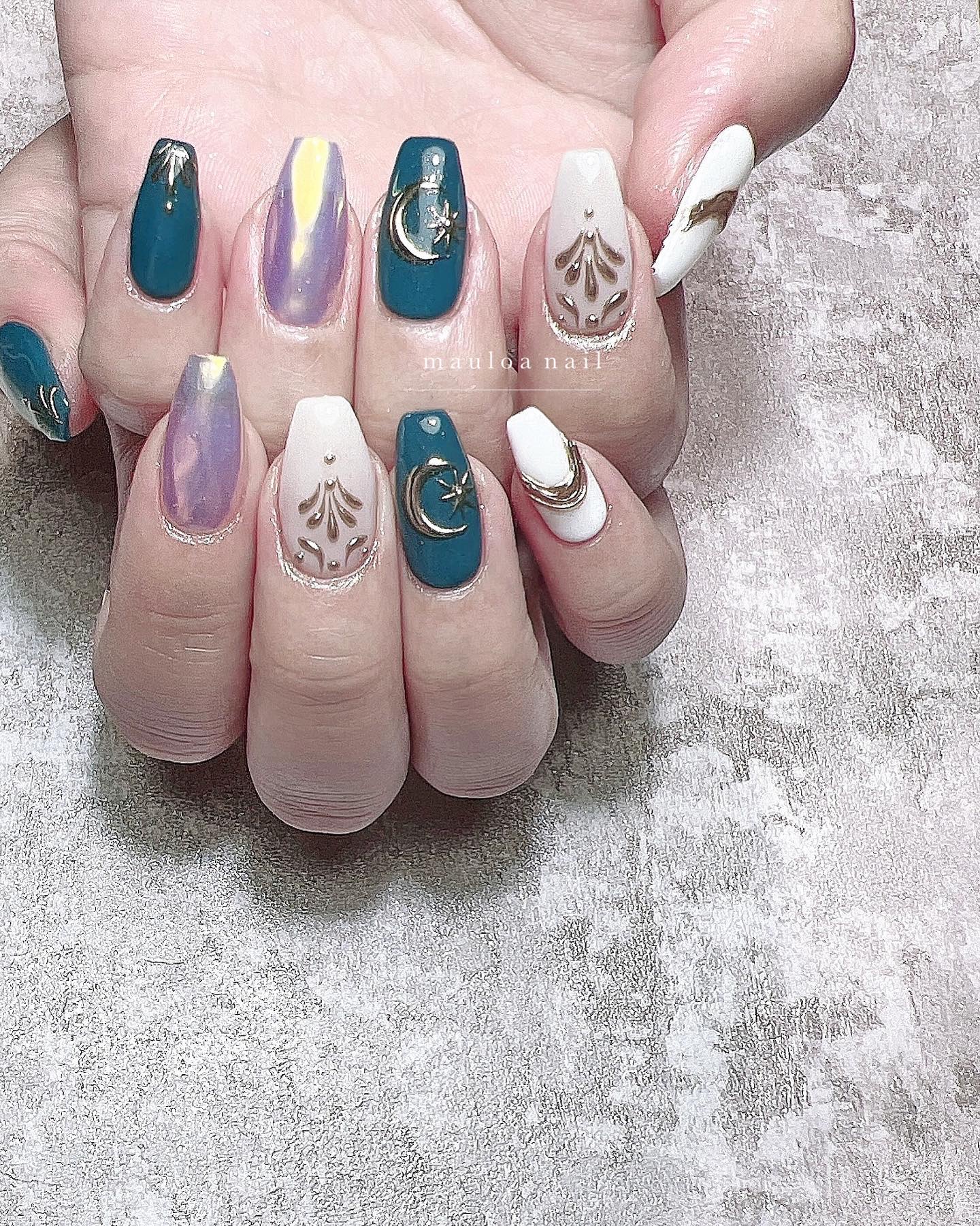 #くすみブルーネイル,#ネイル,#アートネイル,#大理石ネイル,#ミラーアートネイル,#アシメネイル,#ブルーネイル,#ネイビーネイル,#タイダイネイル,#ミラーネイル,#手書きアートネイル,#シルバーネイル,#ミラーネイル,#シルバーアクセネイル,#春ネイル,#天王寺ネイルのネイルデザイン