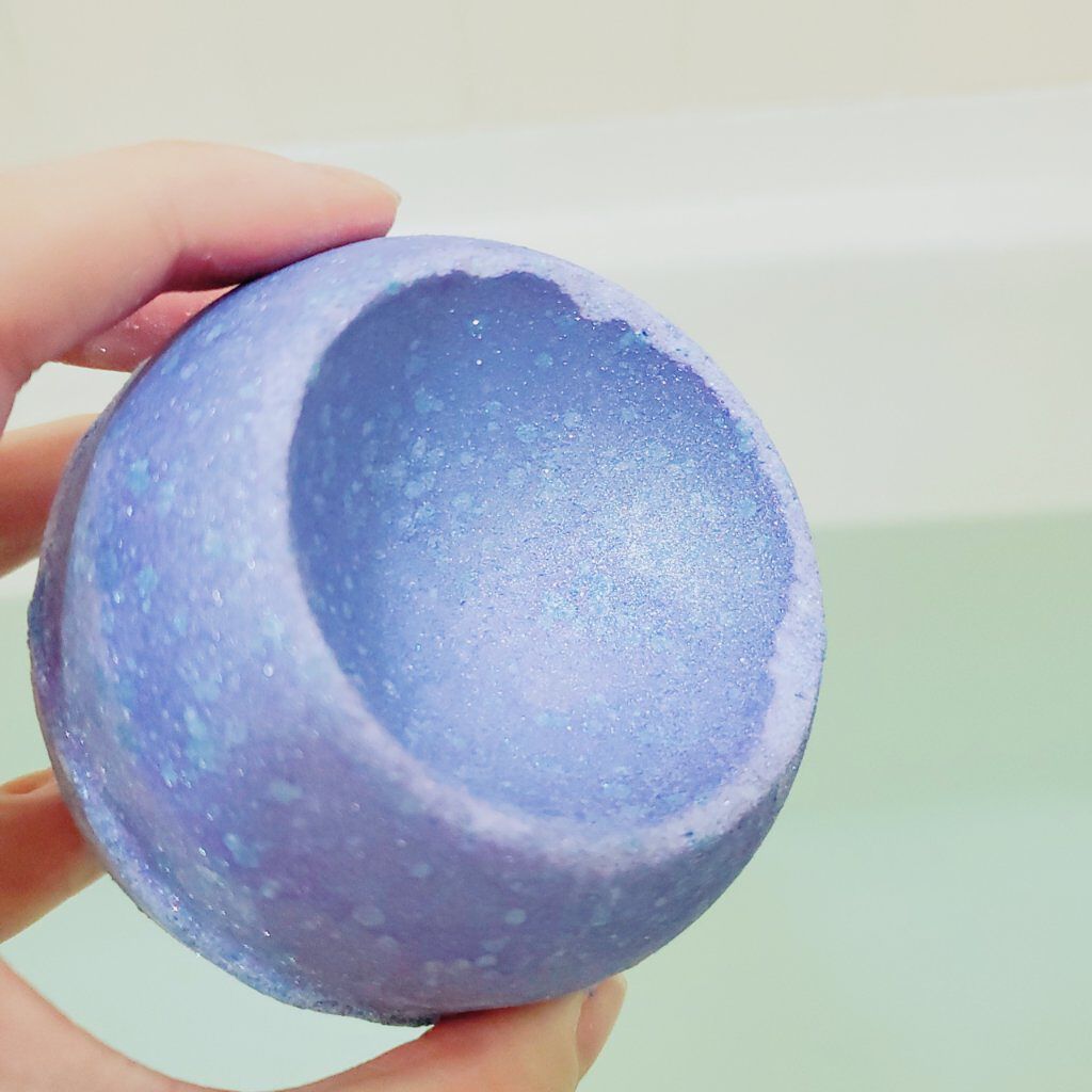 ののちゃんのクチコミ「LUSHのバスボム🛁

ゴッデスボム
～あなた自信で感じて～

ジャスミンとローズのフラワー系.....」（1枚目）