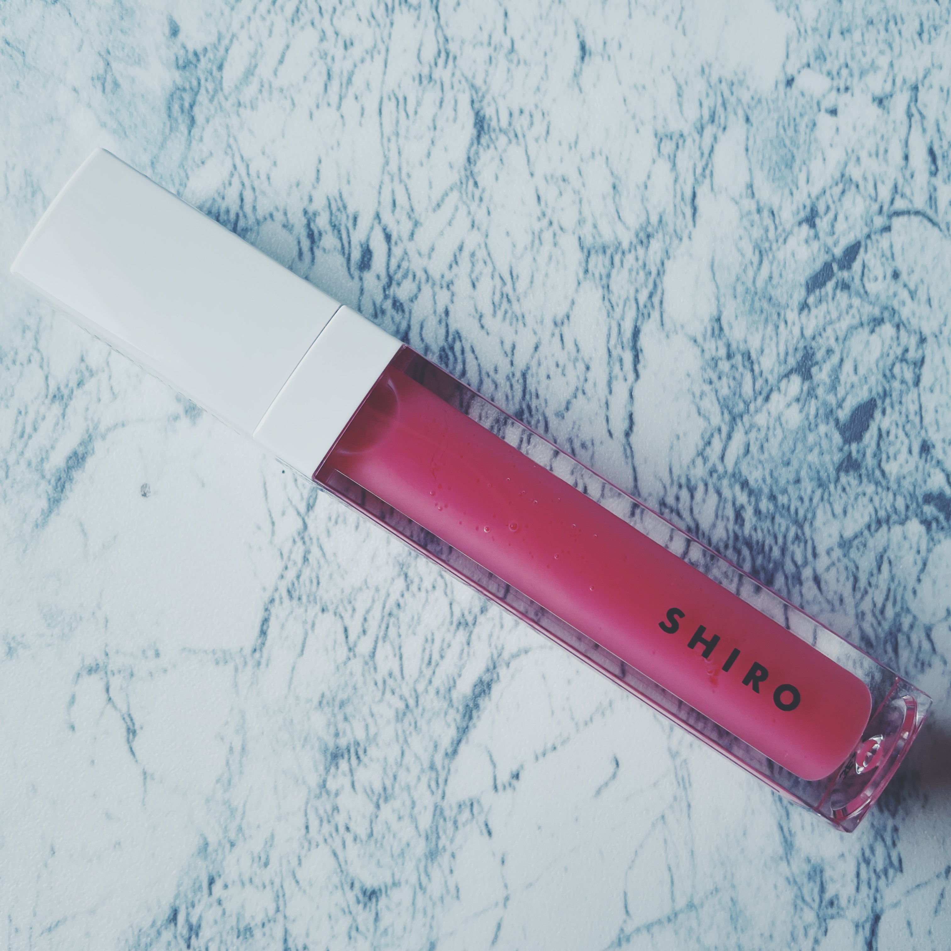 SHIROって可愛すぎる❤️
SHIROエッセンスリップバター9C01

なんで可愛い❤️ローズの香りに、唇に優しいシアバター、エッセンスリップ💄

#SHIRO
#エッセンスリップバター
#9C01ツヤ