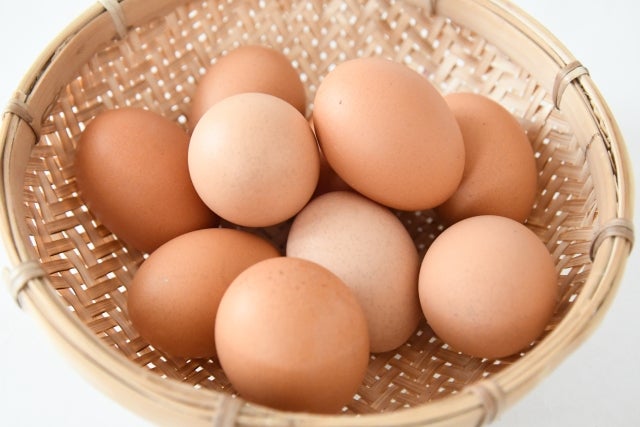 タンパク質を豊富に含む卵の画像