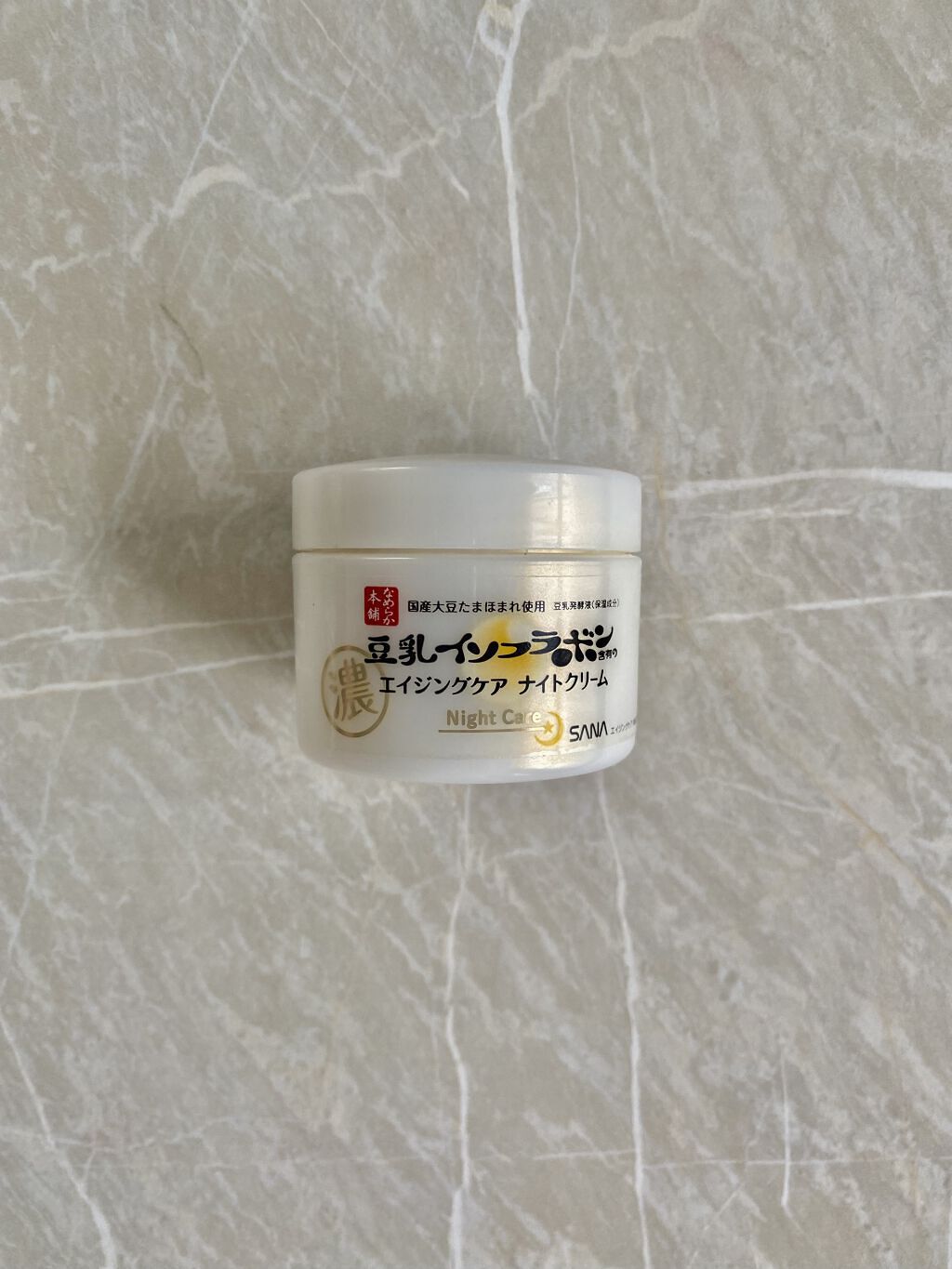 #クリーム

なめらか本舗 豆乳イソフラボン エイジングケアナイトクリーム


濃いです、このクリーム

もちろんその名の通りナイト用🌙

私は全てのスキンケアが終わったらこれで蓋をします

翌日ハリ感があり、保湿も朝までバッチリ👍

