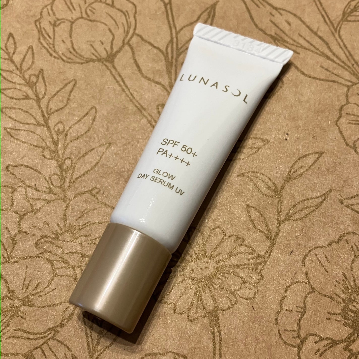 MMMMM✏️フォロバします on LIPS 「ルナソルから爆ツヤUV出た!SPF50+,PA++++なのに潤..」(2枚目)