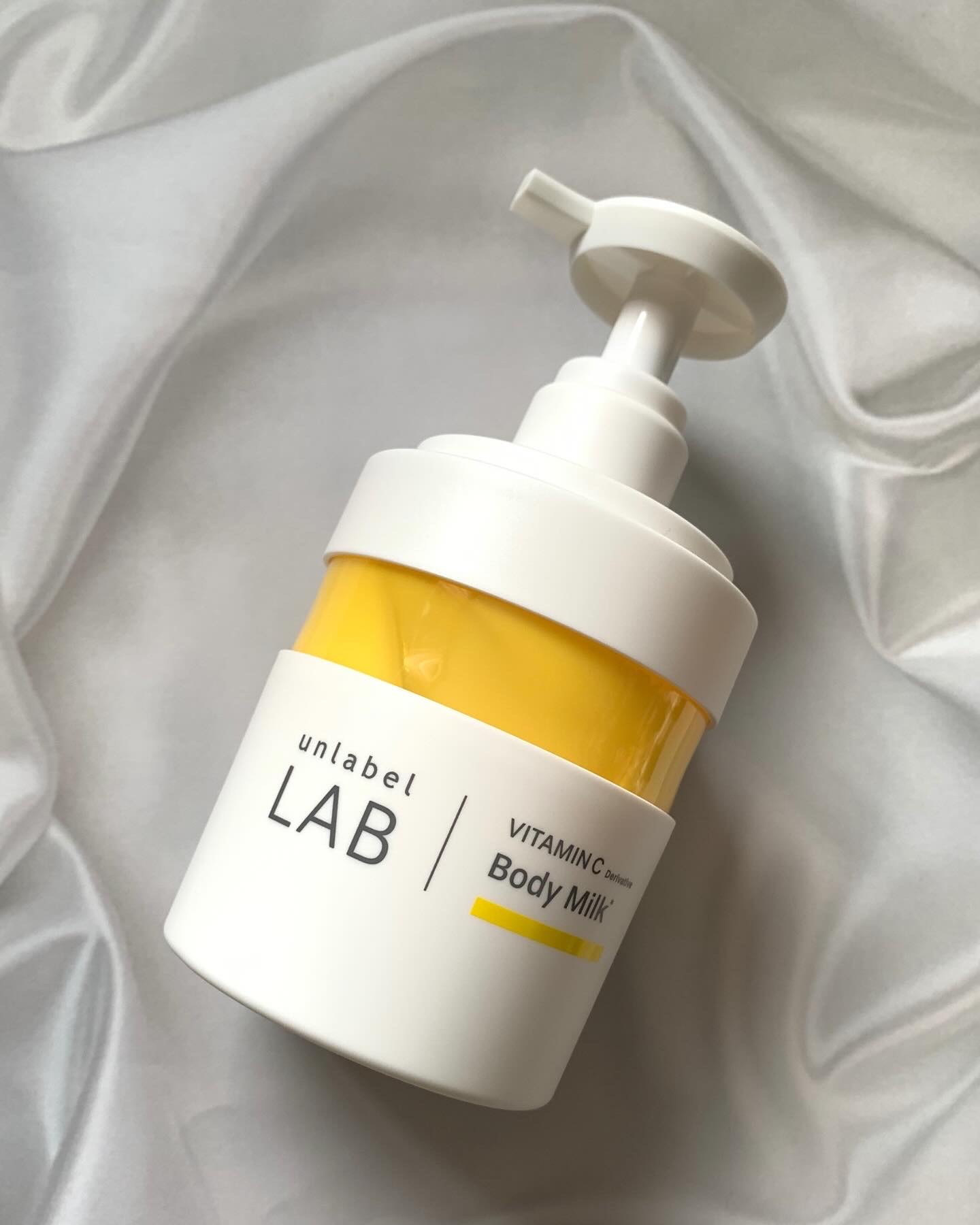 ＼　毎日使いやすいボディーミルク！　／

アンレーベル ラボ V クリーミーモイスト ボディミルクを使用してみましたのでレビューしていきます◡̈

アンレーベル ラボ V クリーミーモイスト ボディミルクは、超高圧*1浸透型*2ビタミンC誘