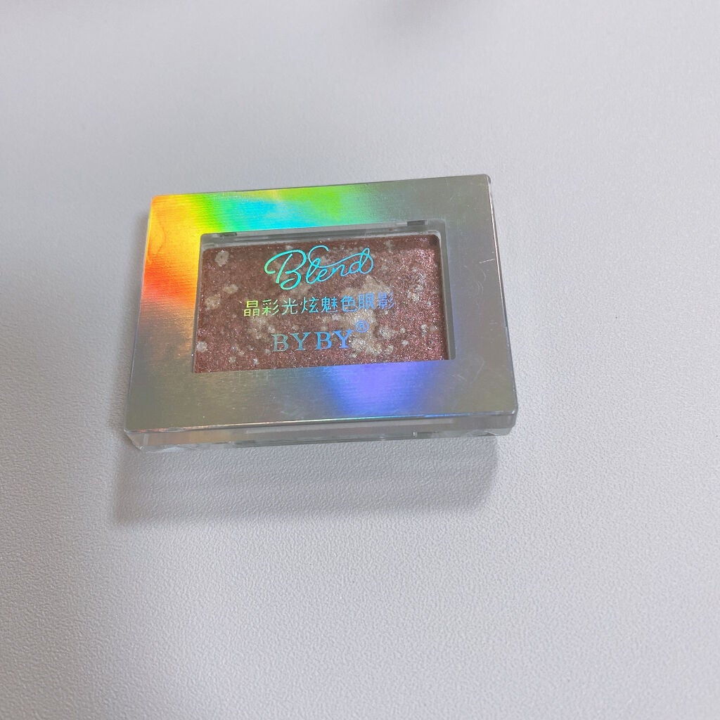 とと__フォロバ・リムバ¹⁰⁰ % on LIPS 「Qoo10の福袋に入ってたこちらのアイシャドウ✨✨ラメが可愛す..」(2枚目)