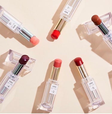 FLOWFUSHI新ブランドUZUからブランド初のリップスティックが登場

『UZU 38℃ / 99℉ Lipstick <TOKYO>

カラーバリエーションは
－4（プラム）、－2