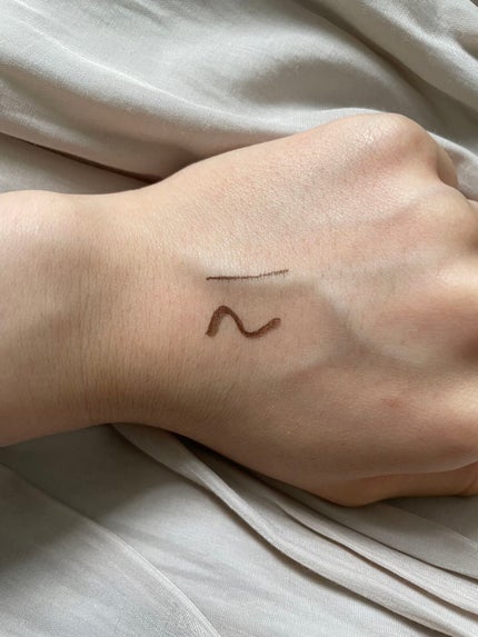 「密着アイライナー」ショート筆リキッド/デジャヴュ/リキッドアイライナーを使ったクチコミ(2枚目)