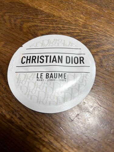 Dior ル ボームのクチコミ「Dior

ル ボーム
フランス製🇫🇷

試供品いただきました。匂いは無臭ぽいです。乾燥してき.....」（1枚目）