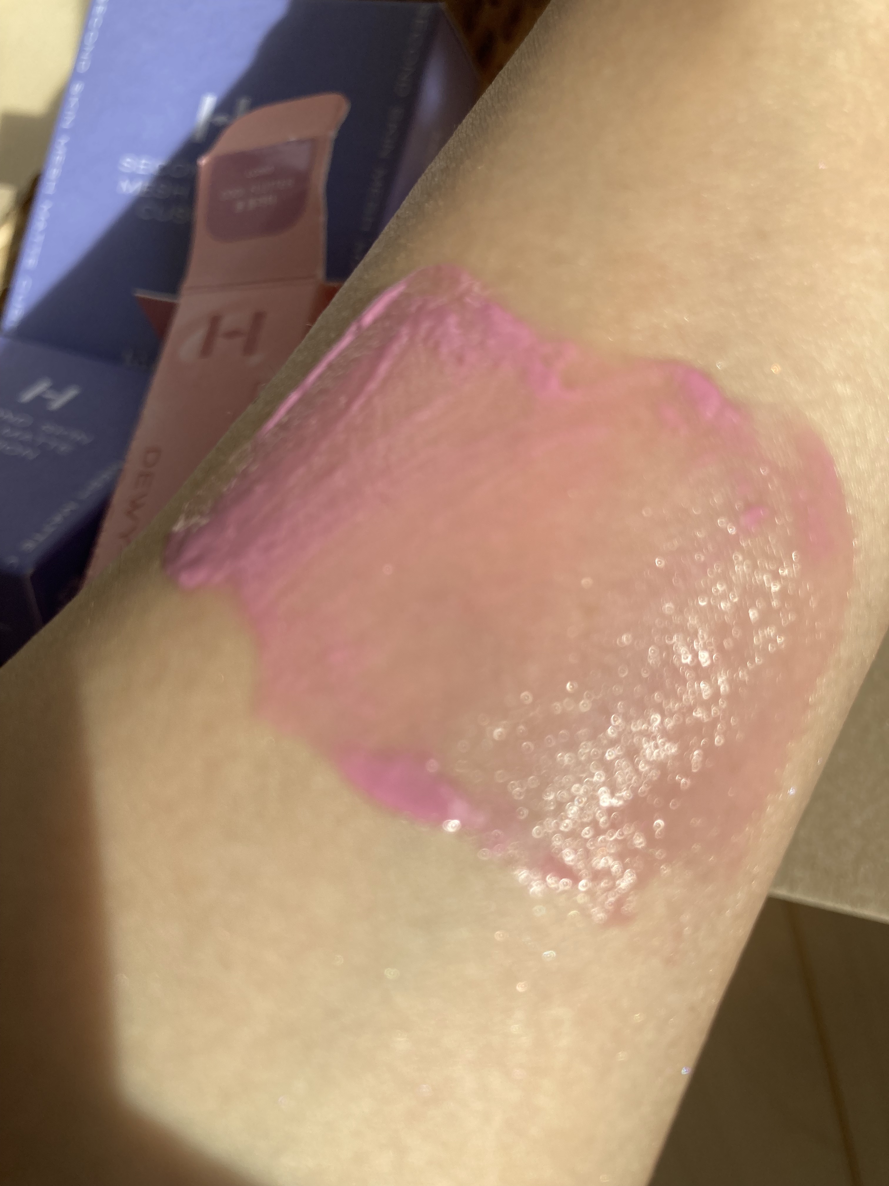 デューイーリキッドチーク LC003 クールフラッター/hince/リキッドチークを使ったクチコミ（1枚目）