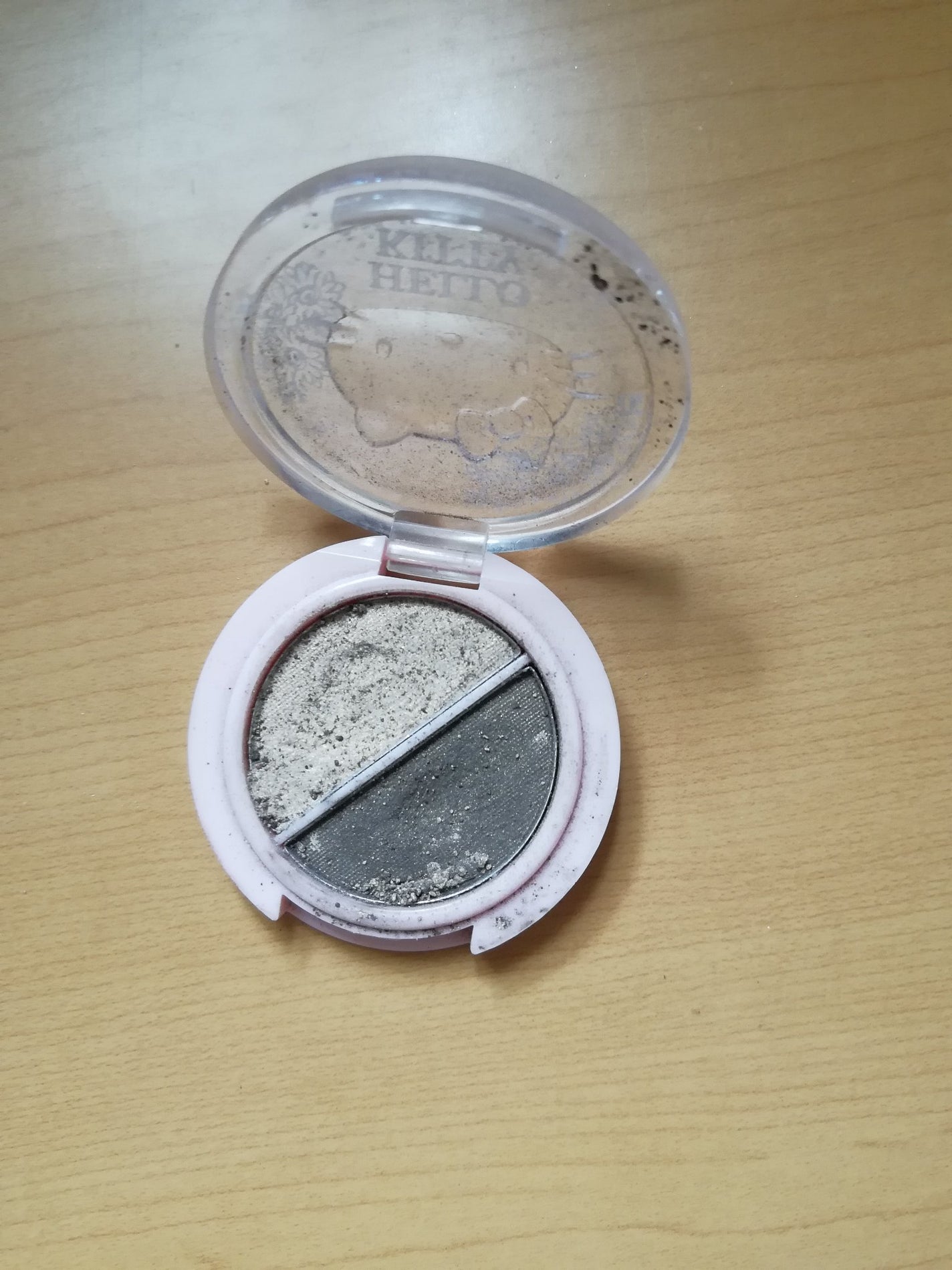 玻瑠璃 詩彩音 on LIPS 「限定ものだったのですがこれでのアイメイクは二色なので簡単にでき..」(6枚目)