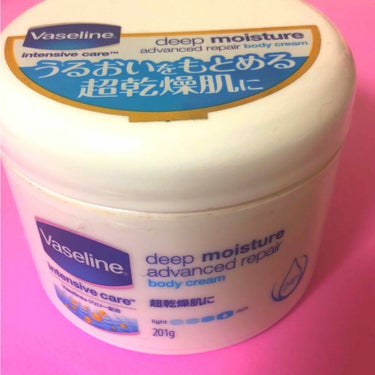 💄Vaseline
💄ディープモイスチャー アドバンスドリペア ボディクリーム

⭐大容量！！
⭐超乾燥肌に！

この量なので惜しむことなく全身に塗りたくれるのがとっても気に入りました！
少し固めですが