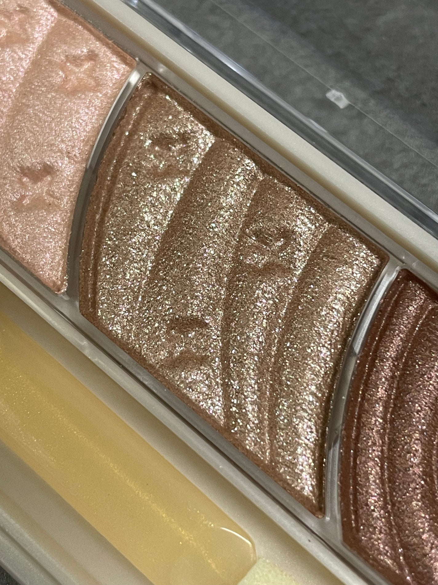 トーンアップアイシャドウ/CEZANNE/アイシャドウパレットを使ったクチコミ(3枚目)