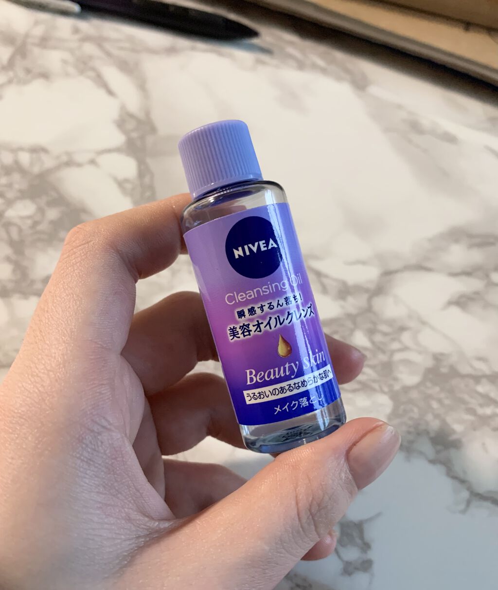 ニベア  クレンジングオイル ビューティースキン
20ml

雑誌付録で付いてたので1度試しに使用

7回分との事でしたが個人的には4回分くらいな印象です。


結論は、
｢やっぱり乾燥するけど他のドラストで買えるクレンジングオイルよりは乾