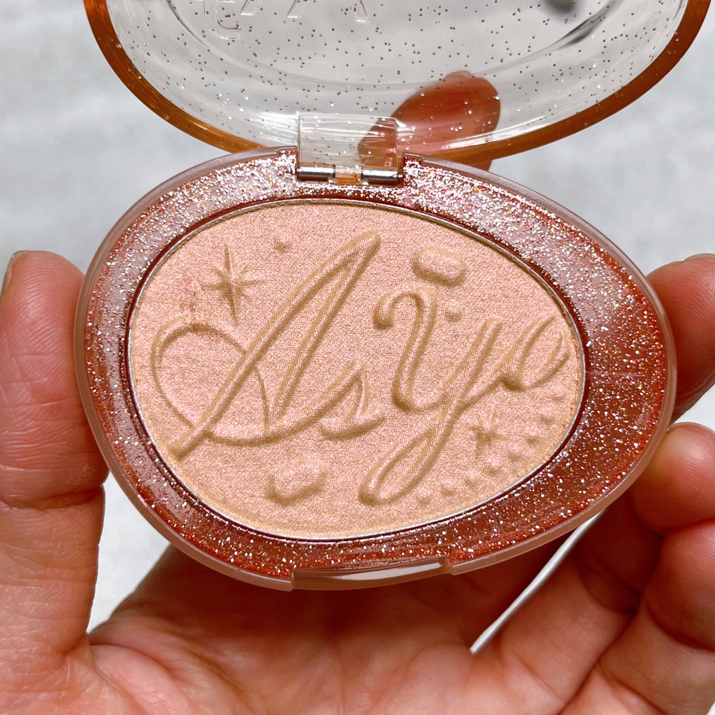 フィー グリッツストーンハイライター/fwee/パウダーハイライトを使ったクチコミ(2枚目)