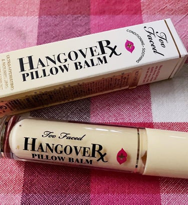 ～トゥー フェイスド ハングオーバー～ ピロー バーム リップ トリートメント バナナ キス /Too Faced/リップケア・リップクリームを使ったクチコミ（2枚目）