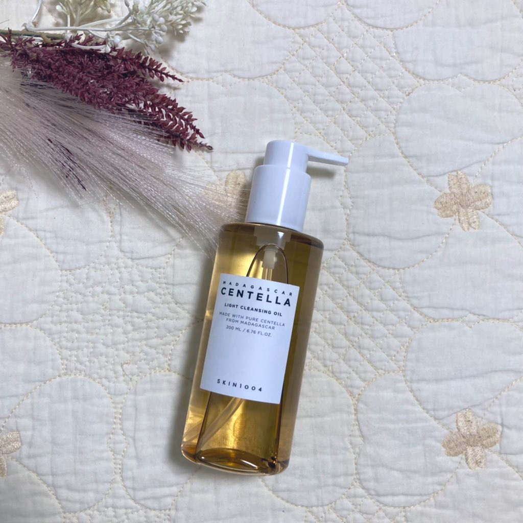 🌷センテラ ライトクレンジングオイル

ハーブのような爽やかな香り🌿
サラサラとした軽めのテクスチャーでメイク馴染みも◎オイルなのにすごくさっぱりとした使い心地。

オイル特有のベタつきがなくとても使いやすいです。
洗い流しが早く、ぬる